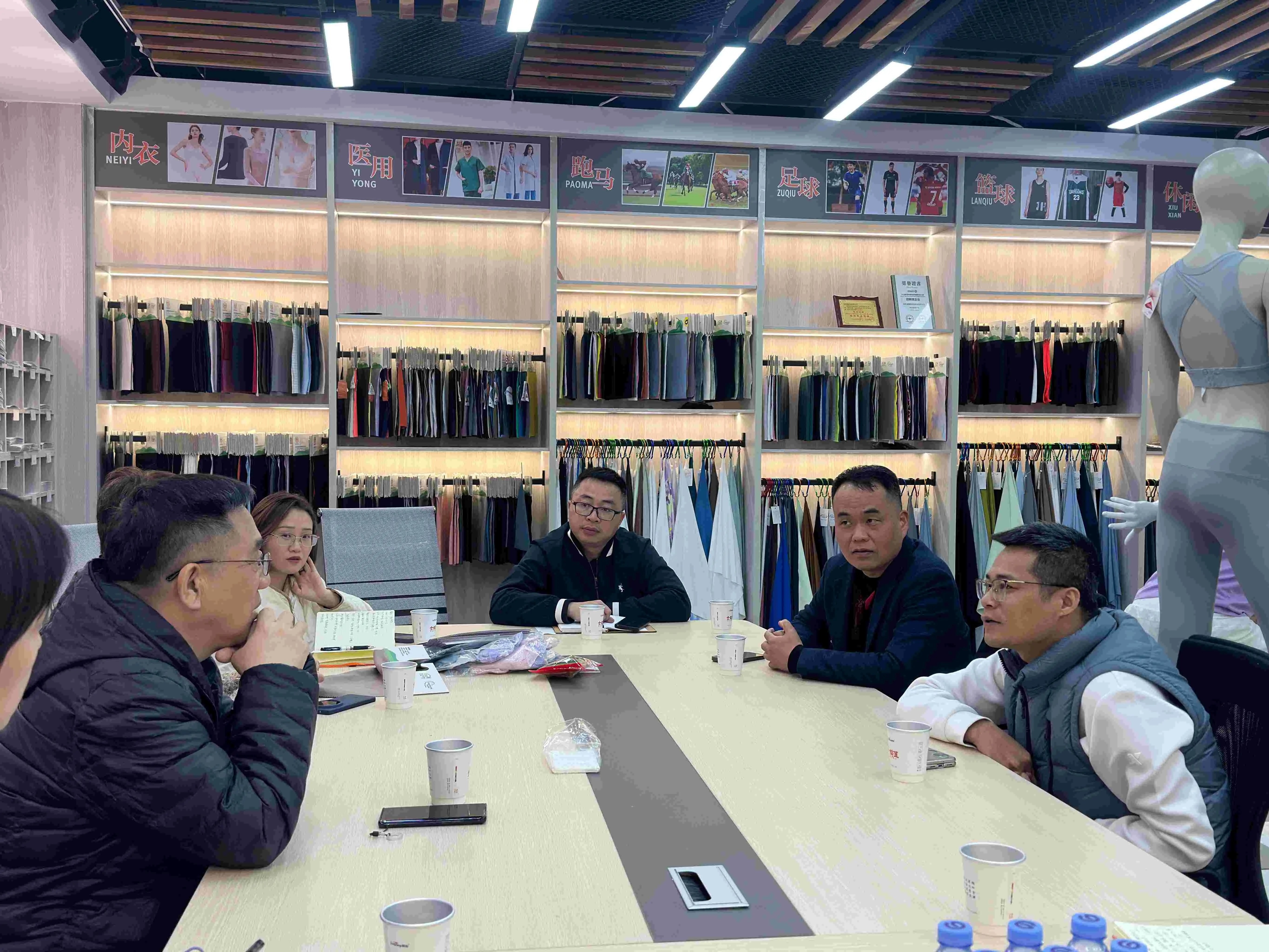 China Filament Weaving Association Visits for Inspection, Discussing New Opportunities in the Textile Industry